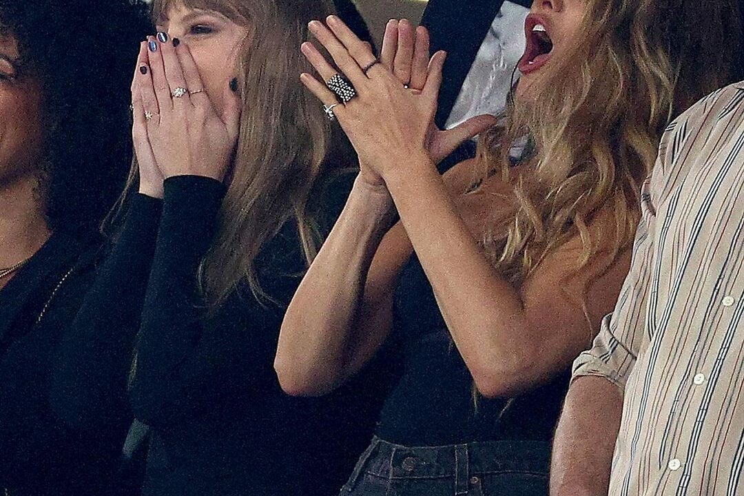 Taylor Swift’s Chic Game Day Look as She Cheers On Travis Kelce Once Again