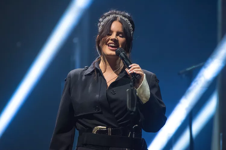 Lana Del Rey Donates All Proceeds from Tour Back to Each City